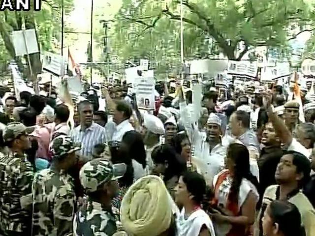 AAP protest against BJP over AgustaWestland issue near Parliament street police station in Delhi(ANI)