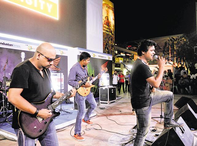 The nine-member band, Restless Redzz, performs during the Friday Jam. (Abhinav Saha) The nine-member band, Restless Redzz, performs during the Friday Jam. (Abhinav Saha)