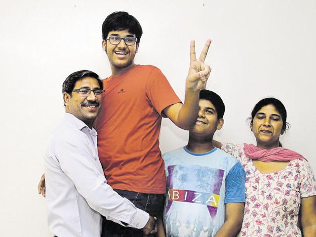 Tarush Goyal celebrating with family in Ludhiana on Friday.(HT Photo)