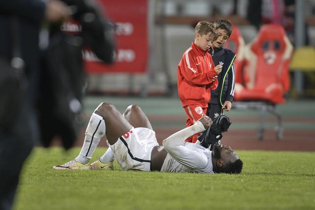 Dinamo Bucharest's Harlem Gnohere cries after his teammate Ekeng of Cameroon collapsed during a league match in Bucharest, Romania on Friday. (AP) Dinamo Bucharest's Harlem Gnohere cries after his teammate Ekeng of Cameroon collapsed during a league match in Bucharest, Romania on Friday. (AP)