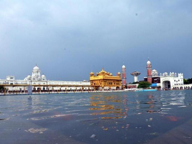 The Sikh Gurdwaras (Amendment) Act, 2016, which changed the provisions of a 91-year-old law that regulated administration of Gurdwaras in Chandigarh, Haryana, Himachal Pradesh and Punjab, got the Presidential nod on Thursday. (HT Photo) The Sikh Gurdwaras (Amendment) Act, 2016, which changed the provisions of a 91-year-old law that regulated administration of Gurdwaras in Chandigarh, Haryana, Himachal Pradesh and Punjab, got the Presidential nod on Thursday. (HT Photo)