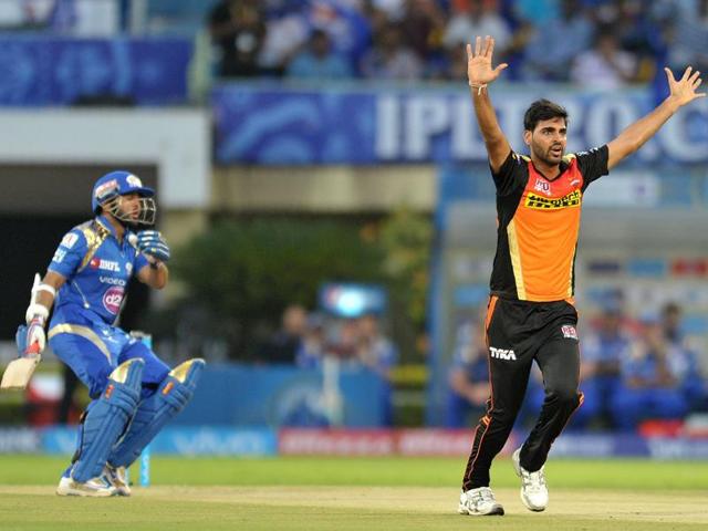 Bhuvneshwar Kumar (R) successfully appeals for a leg before wicket (LBW) decision to claim the wicket of Parthiv Patel. (AFP) 