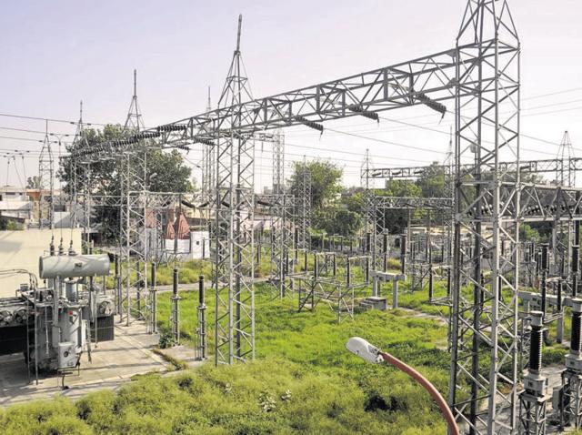 The two discoms in Delhi owe the NTPC Rs 1,3000 crore. (HT File Photo) The two discoms in Delhi owe the NTPC Rs 1,3000 crore. (HT File Photo)