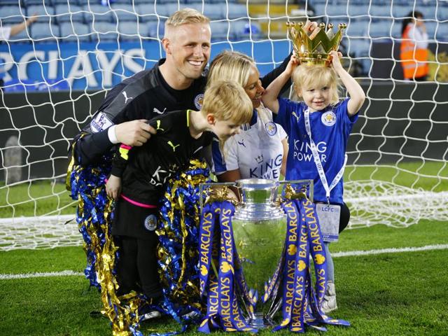 Leicester City's goalkeeper Kasper Schmeichel poses with his family. (REUTERS) 