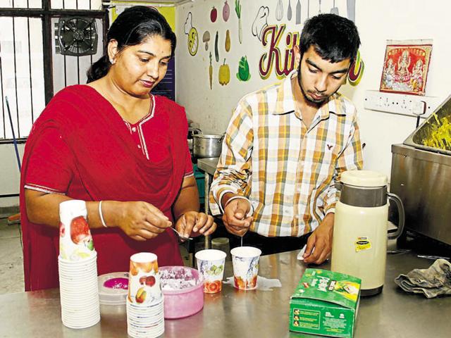 Rashpal Kaur’s son Parvesh Singh, 18, is now employed in a canteen run by the administration. (HT Photo) Rashpal Kaur’s son Parvesh Singh, 18, is now employed in a canteen run by the administration. (HT Photo)