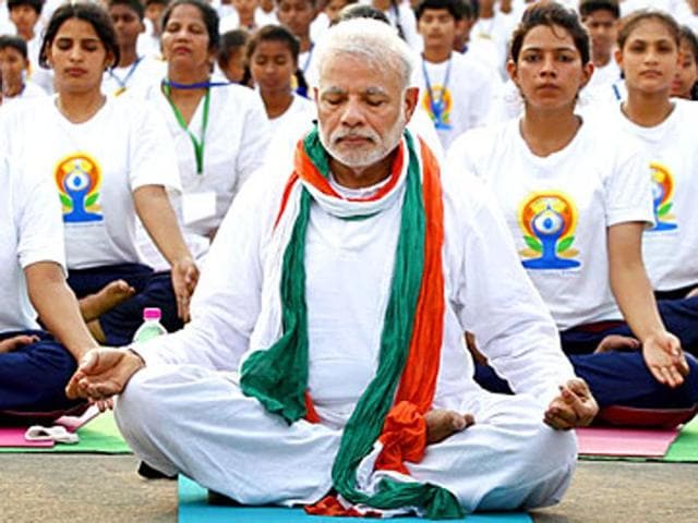Last year, Prime Minister Narendra Modi led nearly 37,000 people in performing yoga exercises at Rajpath on the International Day of Yoga.(Ajay Aggarwal/ HT Photo) Last year, Prime Minister Narendra Modi led nearly 37,000 people in performing yoga exercises at Rajpath on the International Day of Yoga.(Ajay Aggarwal/ HT Photo)