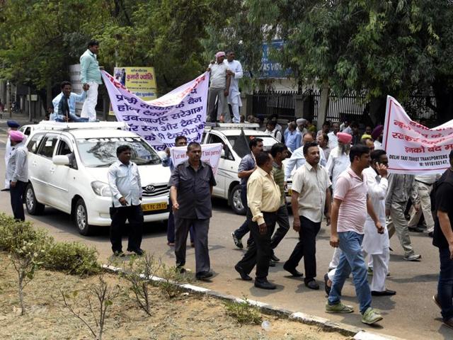 Diesel taxi drivers, affected by the recent ban imposed by the Supreme Court, on Sunday staged a protest outside Chief Minister Arvind Kejriwal’s residence.The protesters, under the banner of Delhi Taxi Transport Association, later held a rally at Jantar Mantar, which was addressed by Leader of Opposition in the Delhi Assembly Vijender Gupta. (Hindustan Times Photo) Diesel taxi drivers, affected by the recent ban imposed by the Supreme Court, on Sunday staged a protest outside Chief Minister Arvind Kejriwal’s residence.The protesters, under the banner of Delhi Taxi Transport Association, later held a rally at Jantar Mantar, which was addressed by Leader of Opposition in the Delhi Assembly Vijender Gupta. (Hindustan Times Photo)