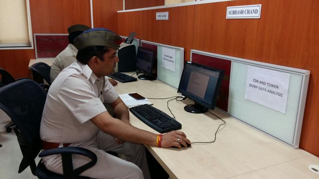 At present, Noida police sends its investigation data to forensic laboratories in Agra, Hyderabad, Chandigarh and Lucknow. (Sunil Ghosh/HT Photo) At present, Noida police sends its investigation data to forensic laboratories in Agra, Hyderabad, Chandigarh and Lucknow. (Sunil Ghosh/HT Photo)