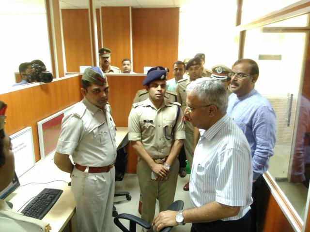Uttar Pradesh DGP Javeed Ahmed with Noida district police officials at Cyber Crime Investigation Centre in Noida’s Sector 6. (Sunil Ghosh/HT Photo) Uttar Pradesh DGP Javeed Ahmed with Noida district police officials at Cyber Crime Investigation Centre in Noida’s Sector 6. (Sunil Ghosh/HT Photo)