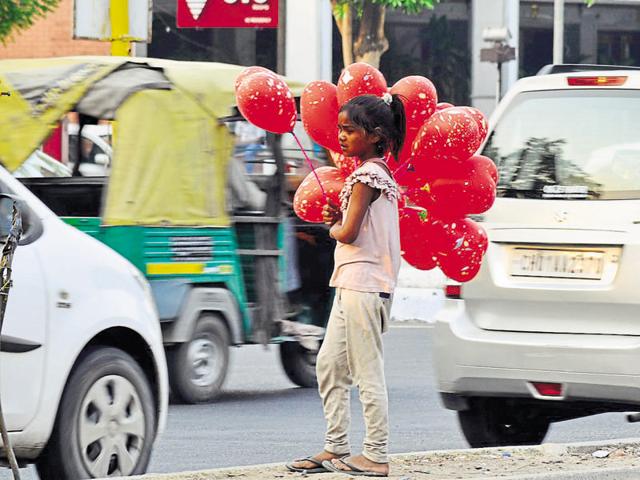 A visit to some prominent places, like the markets of Sectors 15, 17, 35 and 22, reveals that such children are now made to beg under the guise of selling balloons.(Karun Sharma/HT Photo)