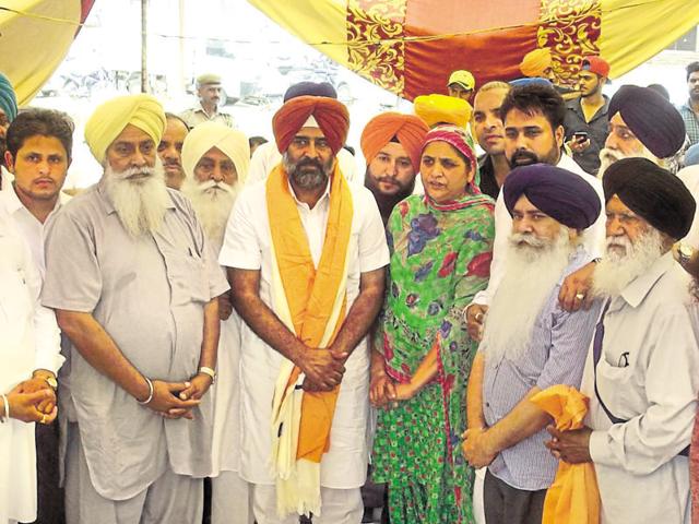 MLA Pargat Singh being honoured by panchayat representatives in Jalandhar on Sunday. (HT Photo) MLA Pargat Singh being honoured by panchayat representatives in Jalandhar on Sunday. (HT Photo)