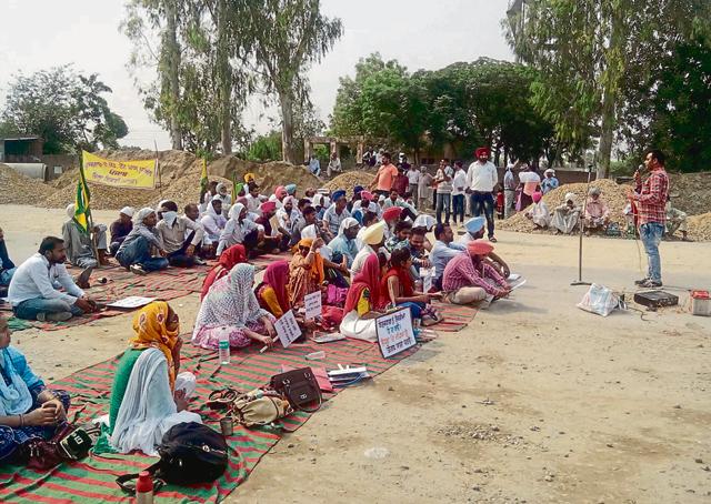 Teachers block Bathinda to Zirakpur road during protest near Rampura in Bathinda on Sunday. (HT Photo) Teachers block Bathinda to Zirakpur road during protest near Rampura in Bathinda on Sunday. (HT Photo)