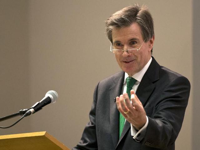 Former head of the British secret intelligence service (MI6), John Sawers speaks at King's College. Britain’s former spy chiefs have asked voters to keep the United Kingdom inside the European Union.(AP)
