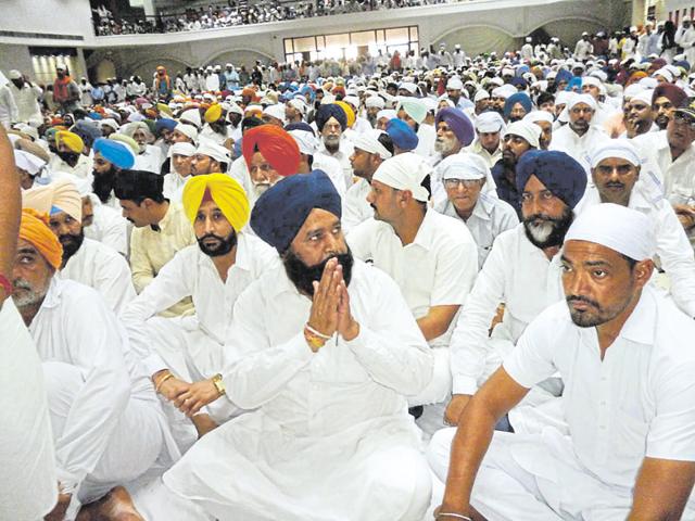 Akali MP Sher Singh Ghubaya at the bhog ceremony of Jaswinder Singh Rocky in Fazilka on Sunday. (HT Photo) Akali MP Sher Singh Ghubaya at the bhog ceremony of Jaswinder Singh Rocky in Fazilka on Sunday. (HT Photo)