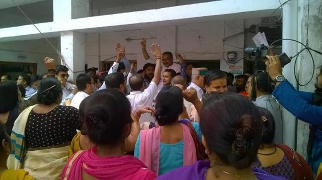 A smiling state Congress president Kishore Upadhyay lifted by cheerful party workers as he showed “victory sign” upon arriving at the Rajiv Bhawan in Dehradun. (Neha Pant / HT Photo) A smiling state Congress president Kishore Upadhyay lifted by cheerful party workers as he showed “victory sign” upon arriving at the Rajiv Bhawan in Dehradun. (Neha Pant / HT Photo)