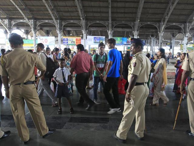 Railway police guard Churchgate station (Hindustan Times) Railway police guard Churchgate station (Hindustan Times)