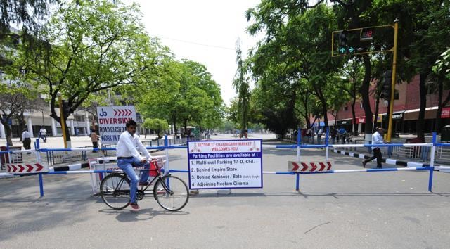 Outside a closed parking lot, a signboard informing about new, multi-level basement parking and other lots, in Sector 17, Chandigarh, on Tuesday. (Ravi Kumar/HT Photo) Outside a closed parking lot, a signboard informing about new, multi-level basement parking and other lots, in Sector 17, Chandigarh, on Tuesday. (Ravi Kumar/HT Photo)