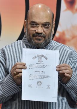 Prime Minister Narendra Modi's graduation degree (L), awarded by the Delhi University and Post-graduation degree from Gujarat University which were shown by BJP President Amit Shah and Finance Minister Arun Jaitley during a press conference at BJP headquarters in New Delhi o(PTI)