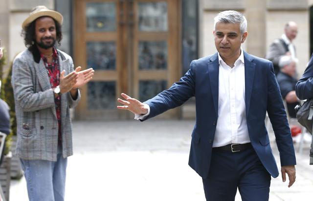 London's mayor elect, Sadiq Khan, leaves Southwark Cathedral in London, Britain, May 7, 2016 (REUTERS)