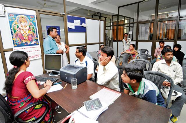 Patients wait for their turn at the Bharat Vikas Parishad diagnostic clinic. (Sunil Ghosh/HT Photo) Patients wait for their turn at the Bharat Vikas Parishad diagnostic clinic. (Sunil Ghosh/HT Photo)