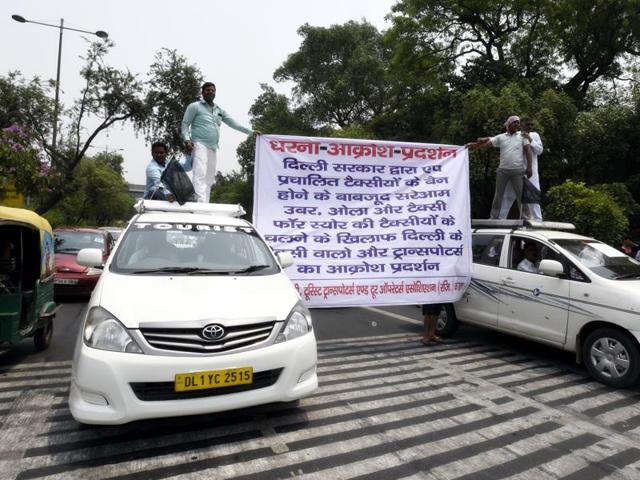 Diesel taxis in Delhi on April 30 after the Supreme Court refused to give more time for their phase-out. The court has since relented. (Hindustan Times) Diesel taxis in Delhi on April 30 after the Supreme Court refused to give more time for their phase-out. The court has since relented. (Hindustan Times)