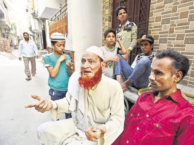 Tayyab (in kurta) said his brother Sajid has done no wrong and has not complained of any police torture. (Sanjeev Verma/HT Photo) Tayyab (in kurta) said his brother Sajid has done no wrong and has not complained of any police torture. (Sanjeev Verma/HT Photo)