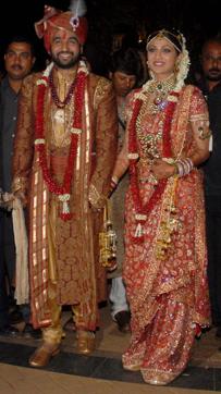 Shilpa Shetty Kundra (2009): Shilpa got married to businessman Raj Kundra on November 22, 2009. The actor chose a traditional red and gold sari, which was designed by Tarun Tahiliani. According to reports, the outfit was embellished with 8,000 Swarovski crystals. (Hindustan Times)