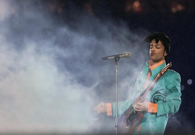 Flowers lay on a T-shirt signed by fans of singer Prince at a makeshift memorial place created outside Apollo Theatre in New York. (AP) Flowers lay on a T-shirt signed by fans of singer Prince at a makeshift memorial place created outside Apollo Theatre in New York. (AP)