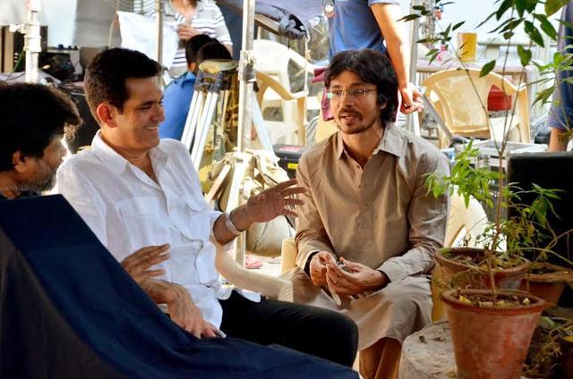 Darshan Kumar and director Oomung Kumar on the sets of Sarbjit. Darshan Kumar and director Oomung Kumar on the sets of Sarbjit.