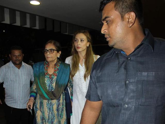 Iulia, nonetheless, lovingly stuck to Salma’s side while coming out of the airport.  (Viral Bhayani/HT) 
