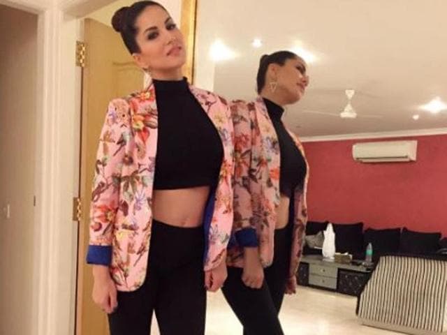 Sunny in an outfit designed by Hitendra Kapopara. (Instagram) 