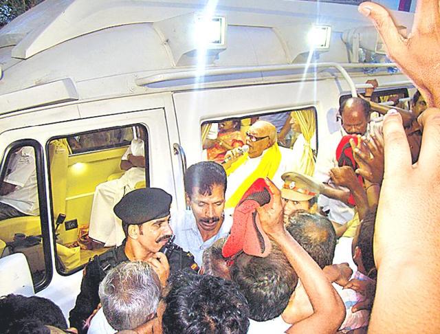 M Karunanidhi campaigns in his native town of Tiruvarur on Wednesday seeking re-election from the constituency. (HT Photo) M Karunanidhi campaigns in his native town of Tiruvarur on Wednesday seeking re-election from the constituency. (HT Photo)