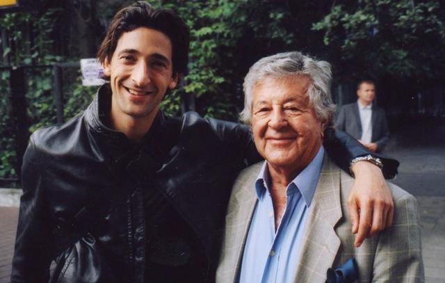 In this 2000 photo, film producer Gene Gutowski poses with actor Adrien Brody during the production of the Oscar-winning Holocaust film The Pianist. (AP)