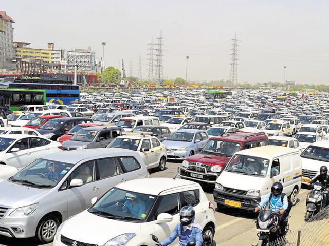 Phase two of the odd-even scheme saw major traffic congestion on certain days.(Mohd Zakir/HT Photo)