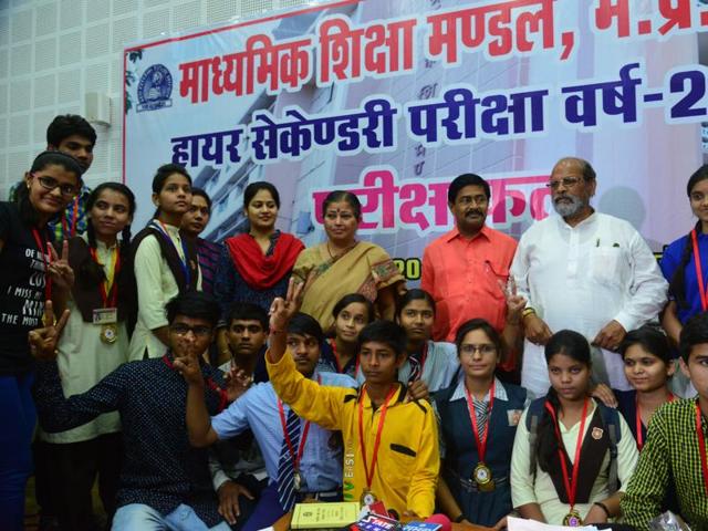 Meritorious students of MP board’s higher secondary school examination with education ministers Paras Jain and Deepak Joshi, in Bhopal on Thursday. (Mujeeb Faruqui/HT photo) Meritorious students of MP board’s higher secondary school examination with education ministers Paras Jain and Deepak Joshi, in Bhopal on Thursday. (Mujeeb Faruqui/HT photo)
