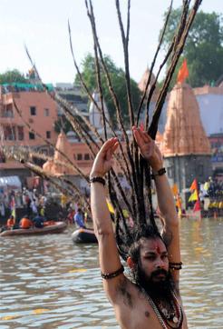 A naga Sadhu and devotees take holy dip on the second shahi snan in Kshipra River during Simhastha Maha Kumbh Mela in Ujjain, Madhya Pradesh on Monday.PTI Photo(PTI5_9_2016_000174B) (PTI) 