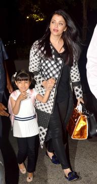 Aishwarya and Aaradhya are twinning in matching black-and-white outfits. (Yogen Shah/HT photo) Aishwarya and Aaradhya are twinning in matching black-and-white outfits. (Yogen Shah/HT photo)