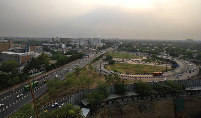AIIMS is one of the best examples in the city on how to use flyover space to introduce greenery. (Sanchit Khanna/ HT Photos) AIIMS is one of the best examples in the city on how to use flyover space to introduce greenery. (Sanchit Khanna/ HT Photos)
