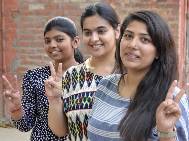 (From right) Prabhnoor Gill who bagged 10th rank, Mridu Arora who bagged 19th rank and Rashim who bagged 21st rank in the the state.(Sameer Sehgal/HT Photo)