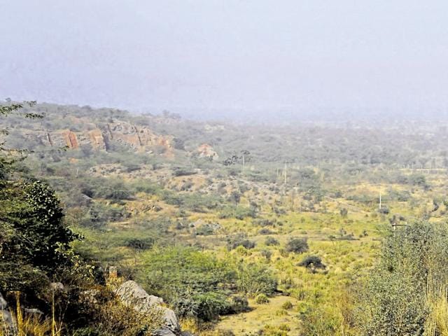 The Central Groundwater Board categorised Gurgaon as ‘overexploited’, following which the Punjab and Haryana high court banned groundwater extraction in the district.(HT File) The Central Groundwater Board categorised Gurgaon as ‘overexploited’, following which the Punjab and Haryana high court banned groundwater extraction in the district.(HT File)