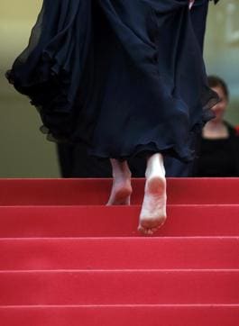 Cast member Julia Roberts walks on the red carpet as she arrives for the screening of the film Money Monster. (REUTERS) Cast member Julia Roberts walks on the red carpet as she arrives for the screening of the film Money Monster. (REUTERS)