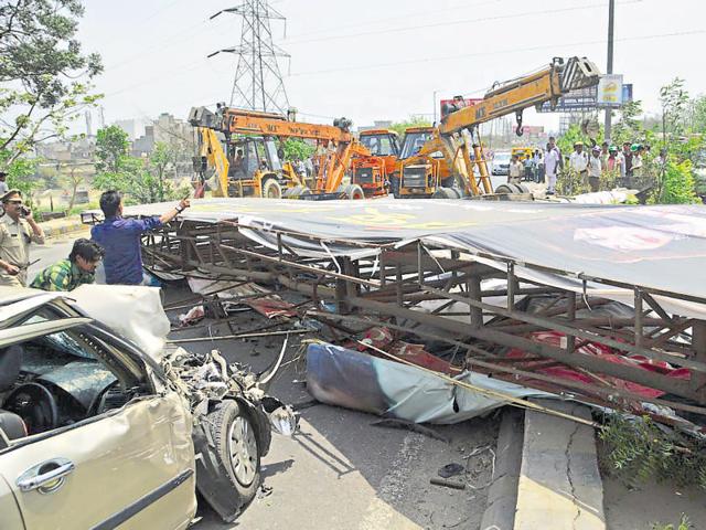 In a similar incident on May 5, an advertising unipole had collapsed on GT Road near river Hindon, injuring four people and damaging three vehicles. (HT File Photo) In a similar incident on May 5, an advertising unipole had collapsed on GT Road near river Hindon, injuring four people and damaging three vehicles. (HT File Photo)