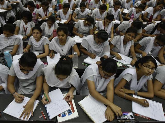 Students take notes in at Allen Career Institute, the leading coaching institute in Kota, Rajasthan. It claims to have enrolled over 77,000 students last year.(Raj K Raj / Hindustan Times)