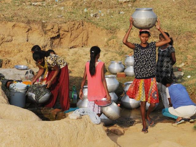 Residents of Jagannathpur in Ranchi get barely enough water to drink. So some of them are forced to defecate in the open or use the paid toilets constructed in the village.(Parwa Khan/HT Photo)