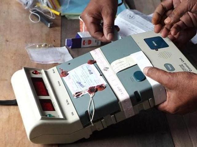 Officials check Electronic Voting Machines at a distribution centre. The Election Commission of India has announced that polling for Tamil Nadu’s Aravakurichi constituency was postponed to May 23 over bribery concerns.(File Photo)