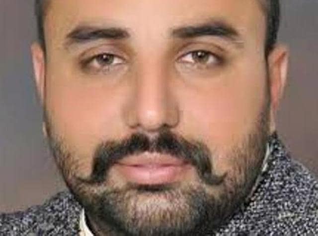 The accused, identified as Sukhchain Singh, alias Gopi, is suspected to have passed on information to key accused Davinder Bambiha, alias Davinder shooter. (HT Photo) The accused, identified as Sukhchain Singh, alias Gopi, is suspected to have passed on information to key accused Davinder Bambiha, alias Davinder shooter. (HT Photo)
