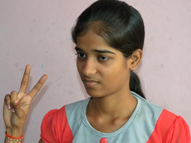 Sakshi Verma flashes the victory sign after the results were declared. (HT photo)