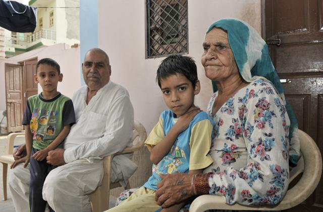 Deva Thekedar and Bhateri Devi want to see their twins Bhupender and Esha settled before they go. (Ravi Kumar/HT Photo) Deva Thekedar and Bhateri Devi want to see their twins Bhupender and Esha settled before they go. (Ravi Kumar/HT Photo)