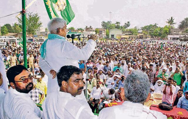 RJD chief Lalu Prasad addressing rally in Godda.(HT Photo)