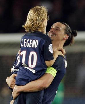 Ibrahimovic holds his son Vincent as he leaves the pitch during the French League One football match between PSG and Nantes. (AP Photo)